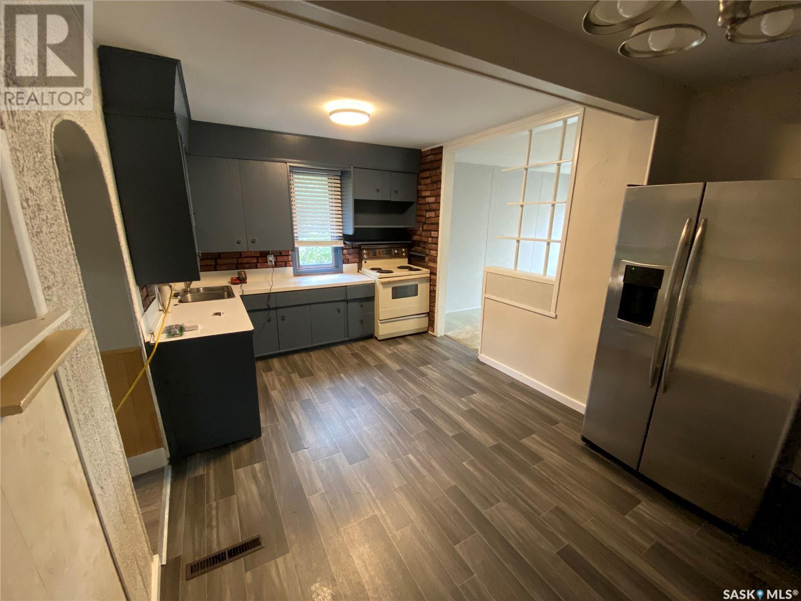 Property at 790 3rd STREET E image 3