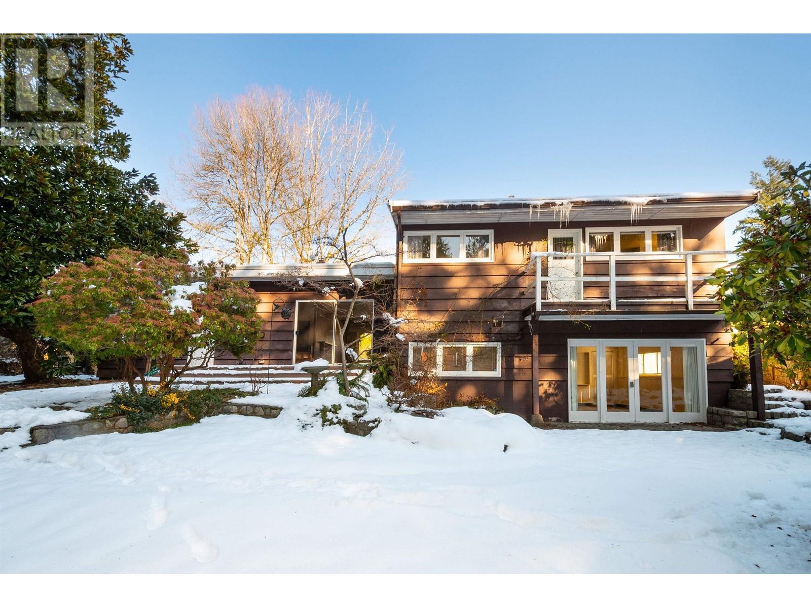 3213 Brookridge Drive, North Vancouver, British Columbia  V7R 3A7 - Photo 3 - R2969197