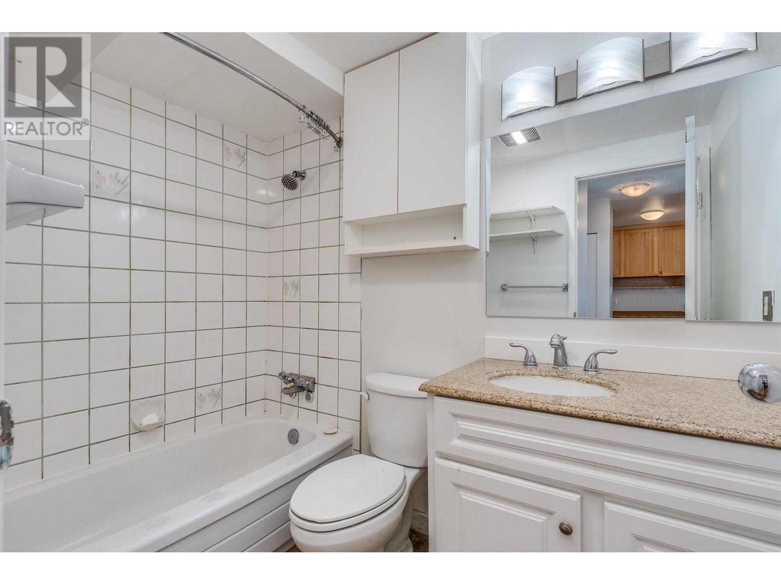 Listing Picture 19 of 25 : 406 8120 COLONIAL DRIVE, Richmond / 烈治文 - 魯藝地產 Yvonne Lu Group - MLS Medallion Club Member