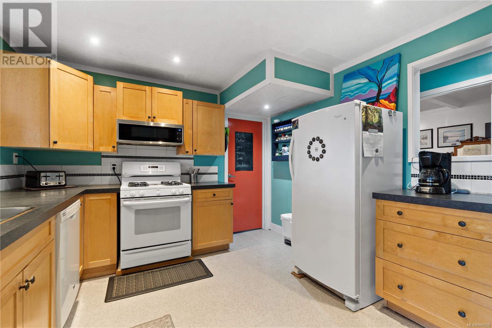 Property at 309 Pioneer Cres image 5
