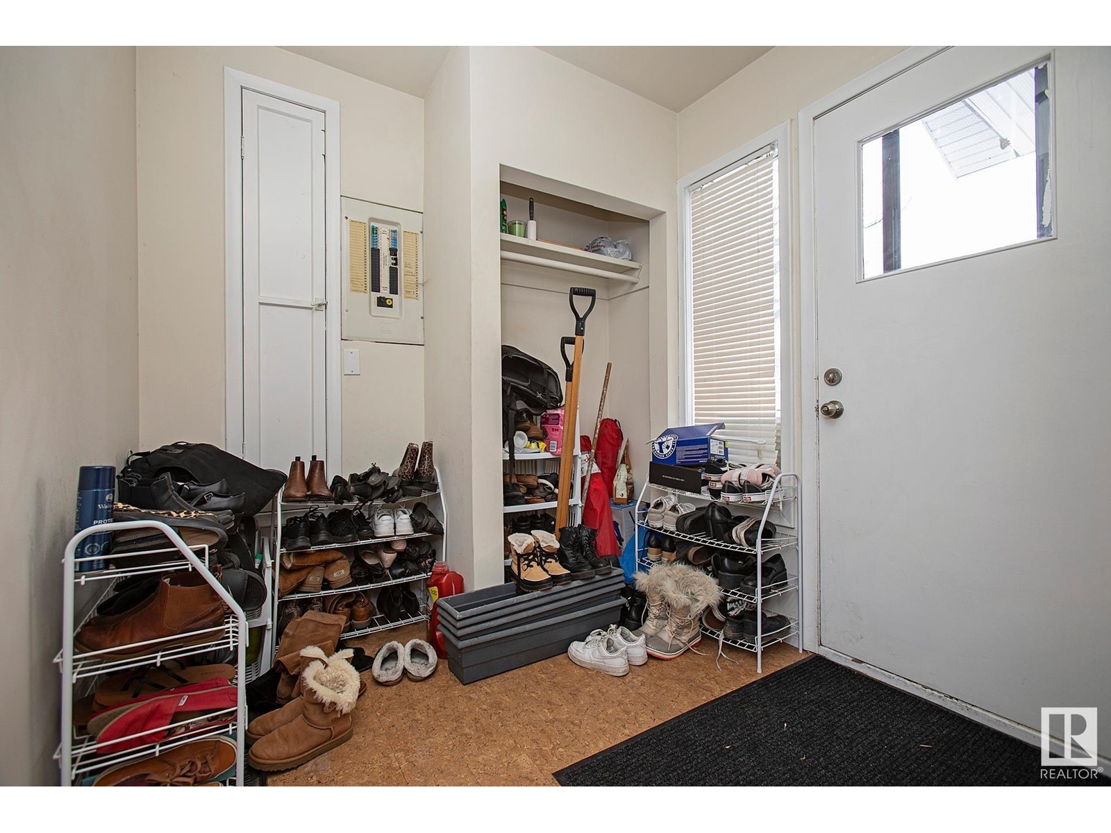 Property at 5508 120 AV NW image 5