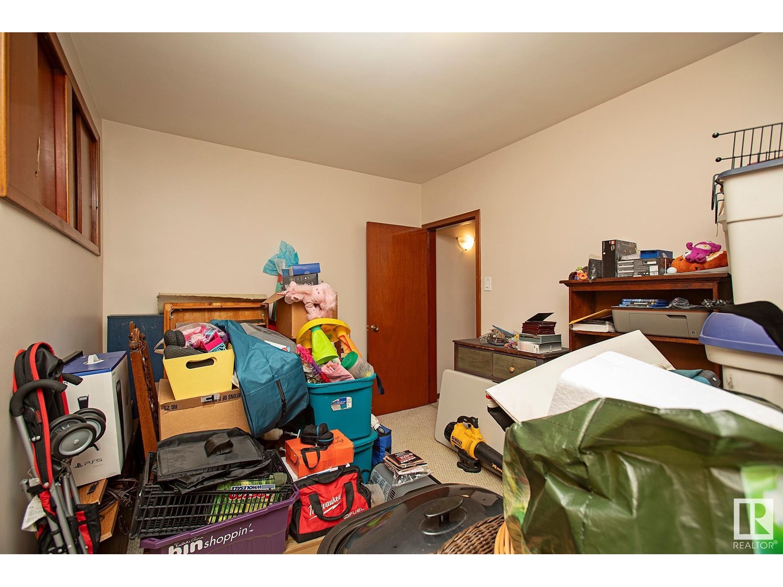 Property at 5508 120 AV NW image 2