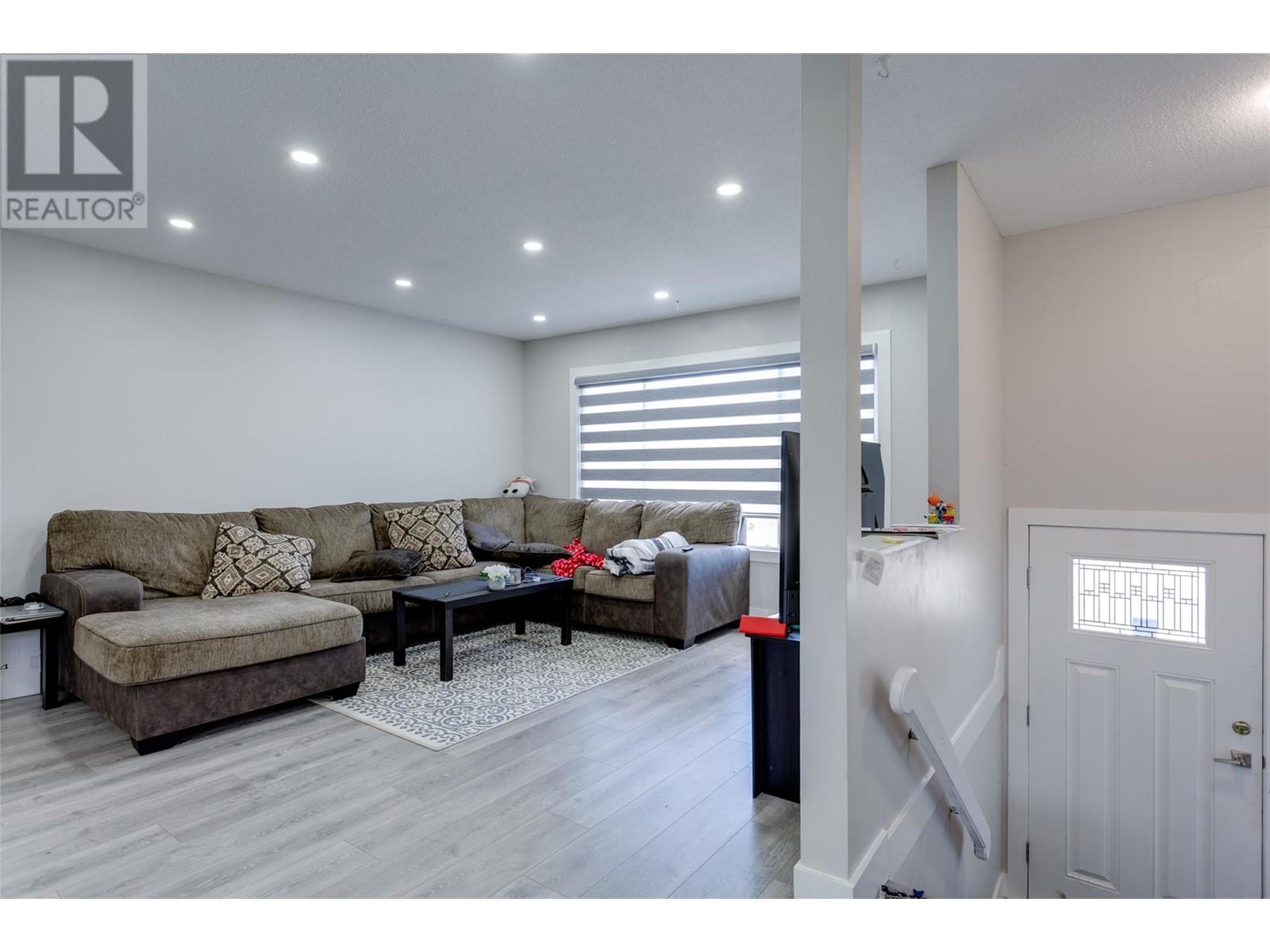 Property at 4210 17 Avenue image 4