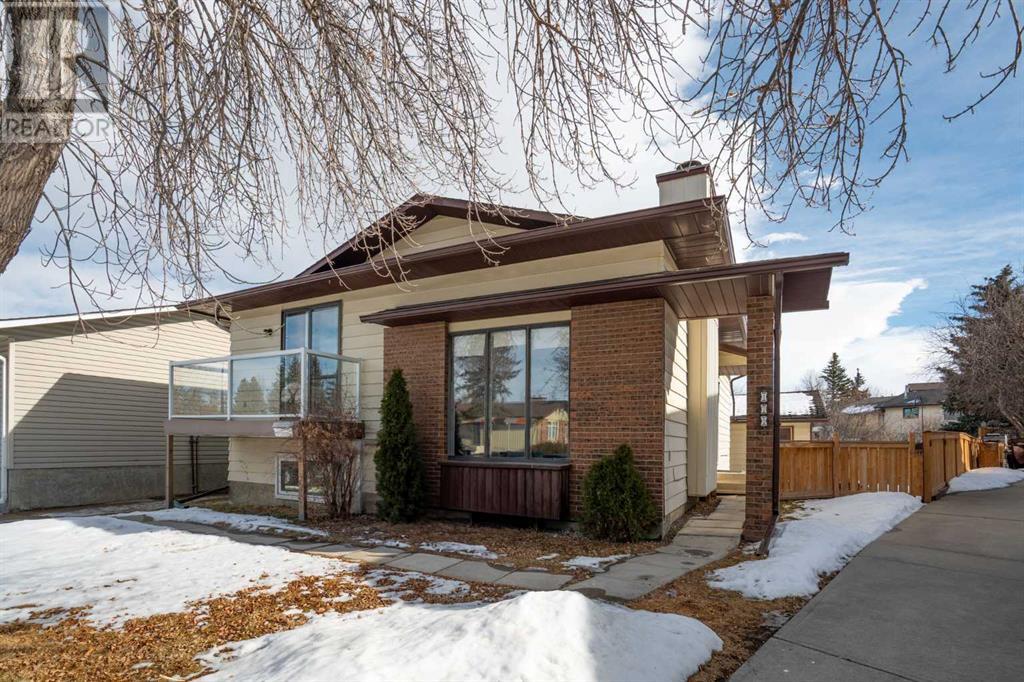 Property at 171 Berwick Way NW image 2