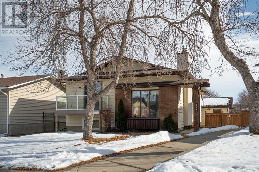 Property at 171 Berwick Way NW image 3