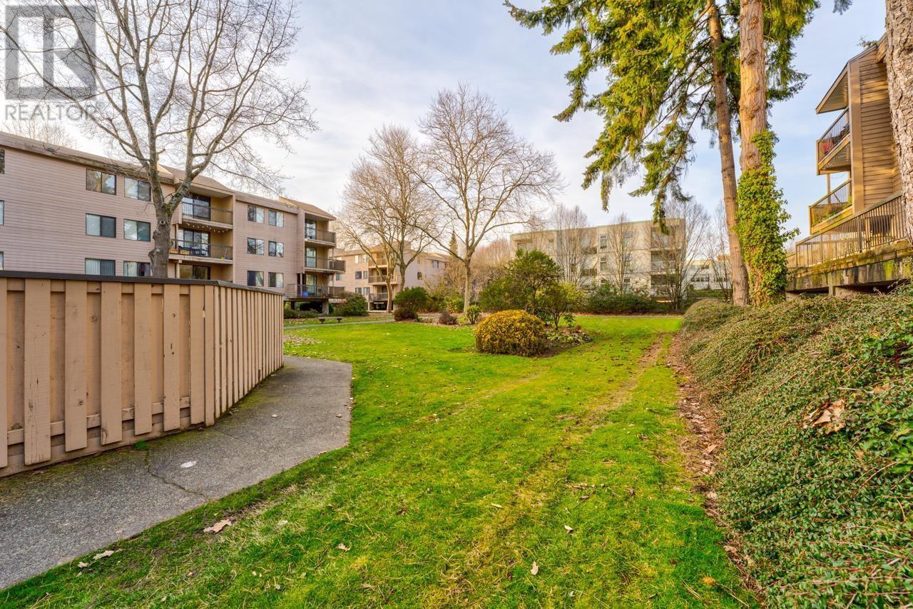 Listing Picture 2 of 15 : 118 8411 ACKROYD ROAD, Richmond / 烈治文 - 魯藝地產 Yvonne Lu Group - MLS Medallion Club Member