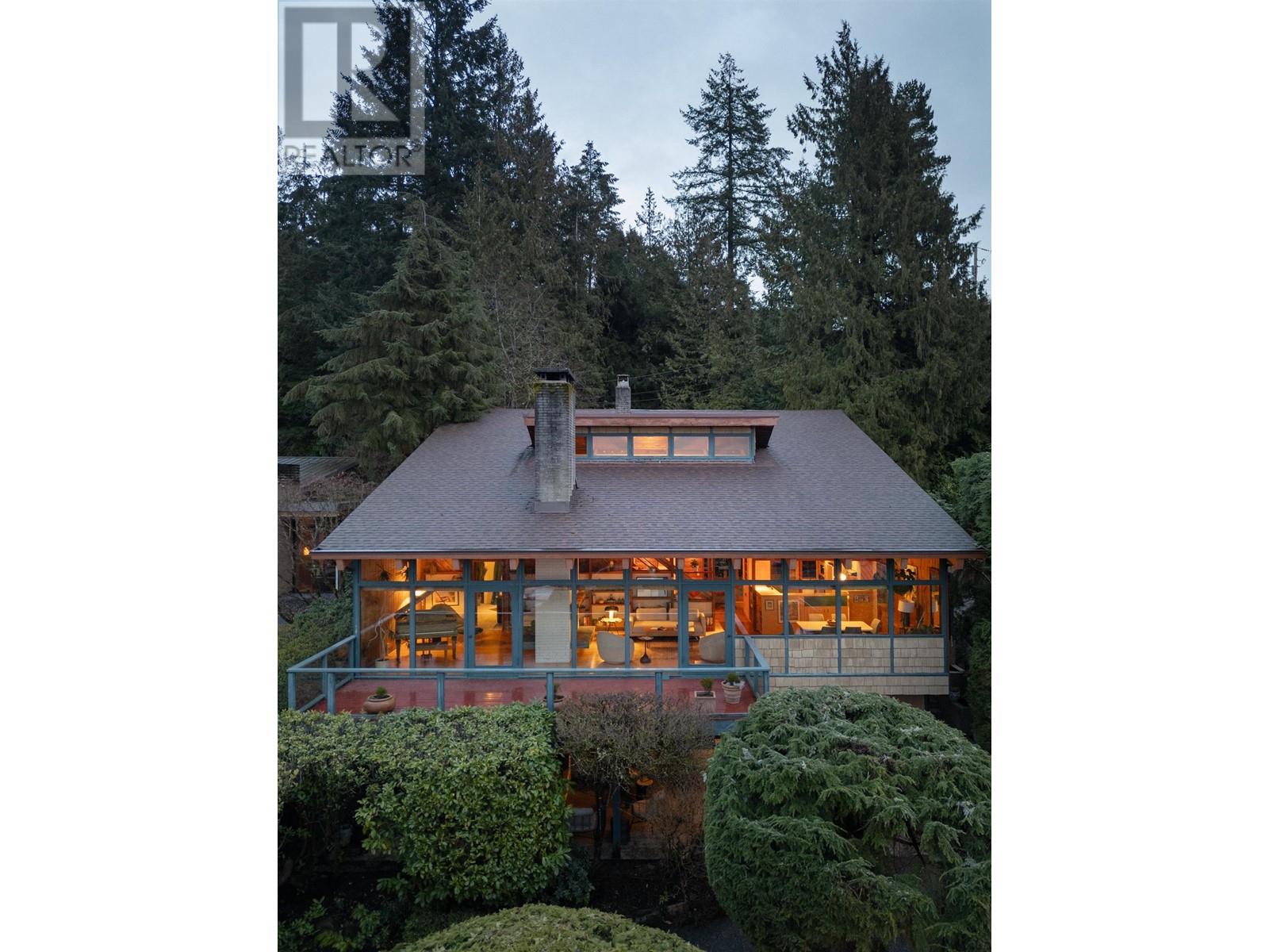 1015 Aubeneau Crescent, West Vancouver, British Columbia  V7T 1T4 - Photo 2 - R2971937