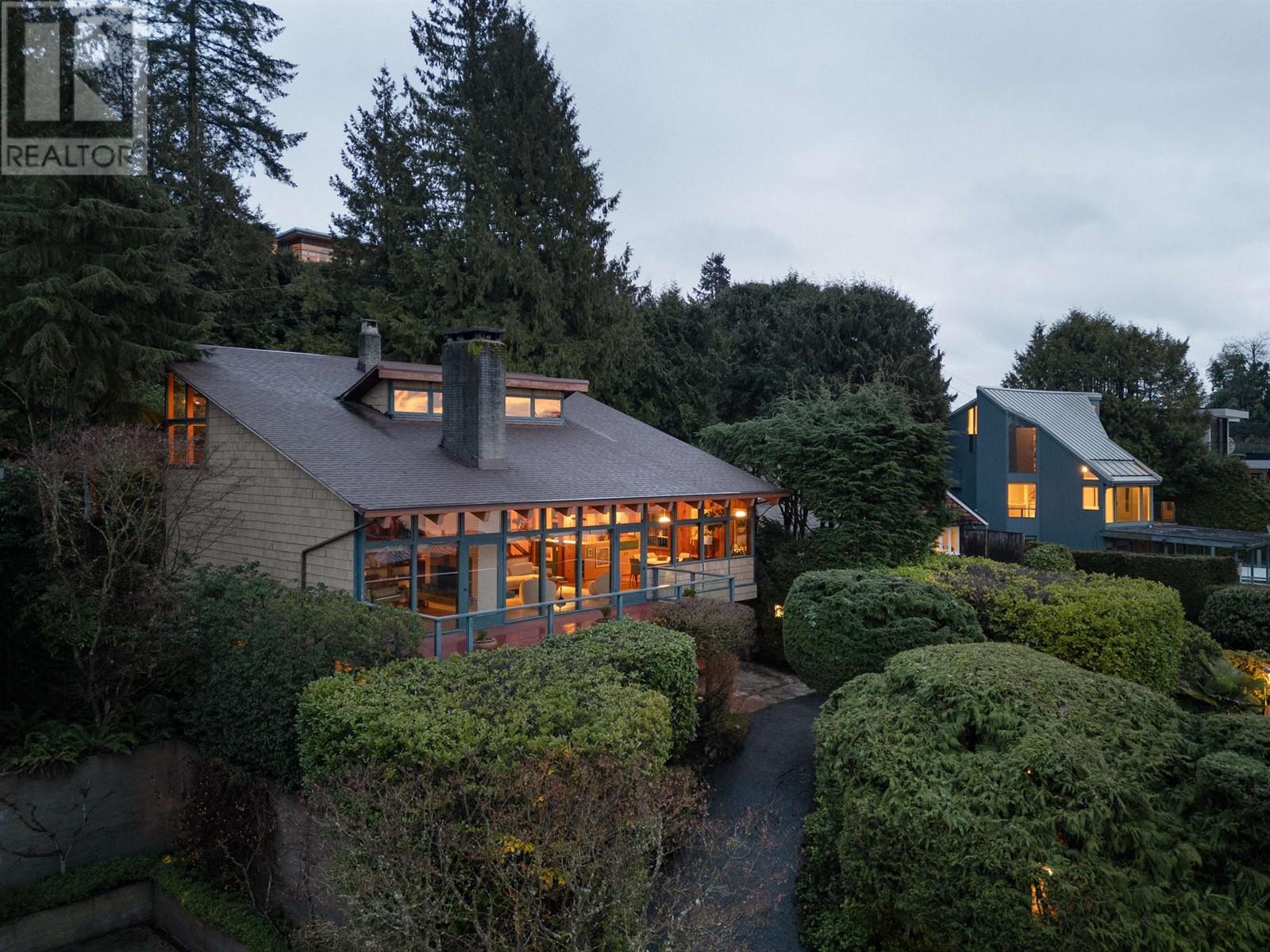 1015 Aubeneau Crescent, West Vancouver, British Columbia  V7T 1T4 - Photo 3 - R2971937