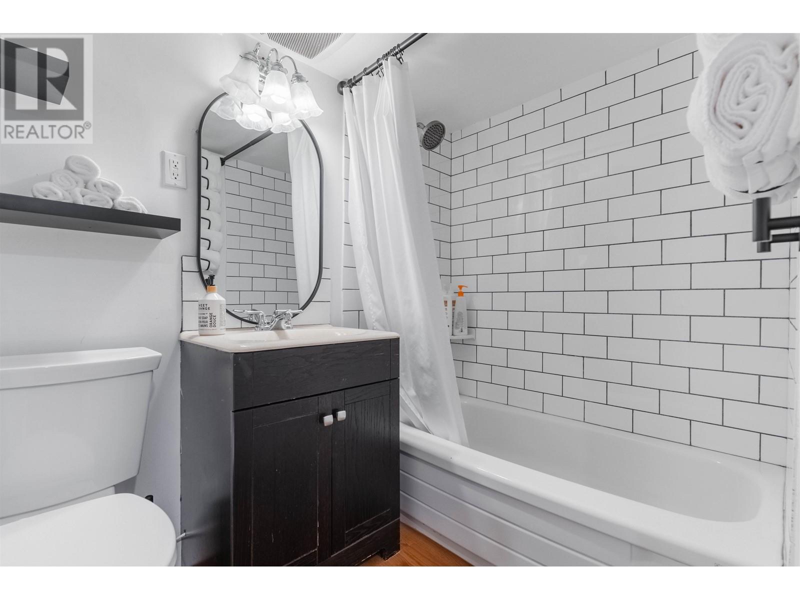 Listing Picture 23 of 38 : 2689 MCGILL STREET, Vancouver / 溫哥華 - 魯藝地產 Yvonne Lu Group - MLS Medallion Club Member