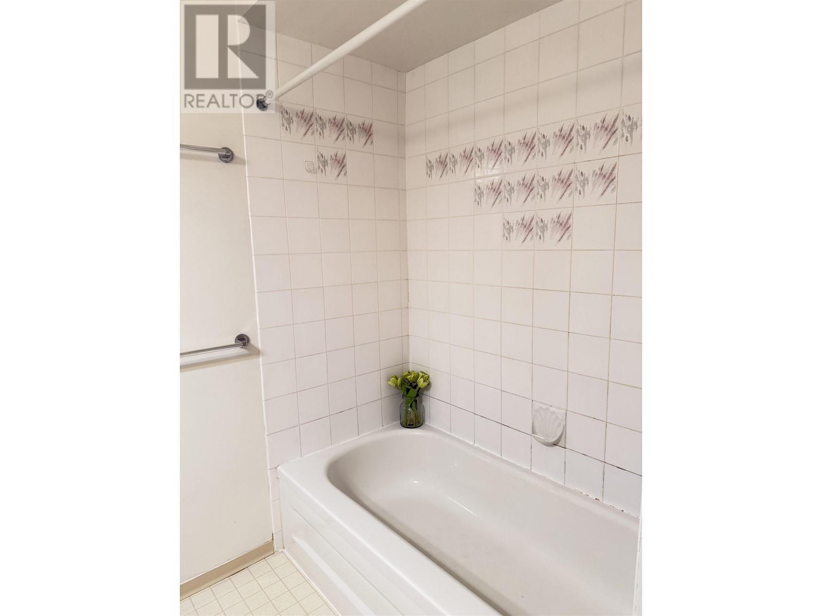 Listing Picture 11 of 14 : 308 8600 JONES ROAD, Richmond / 烈治文 - 魯藝地產 Yvonne Lu Group - MLS Medallion Club Member