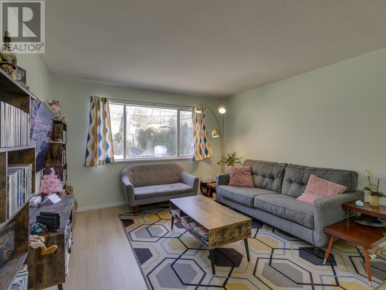 7445 Willard Street, Burnaby, British Columbia  V3N 2W2 - Photo 12 - R2971717