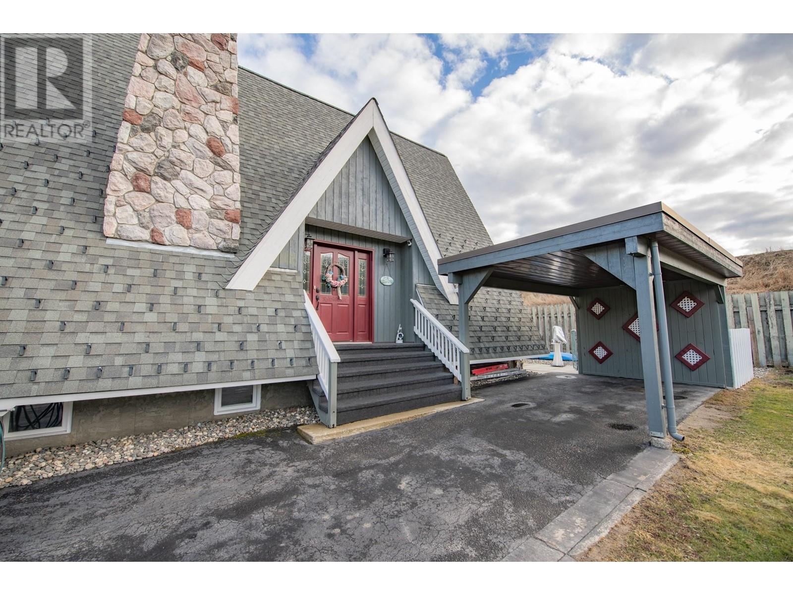 Property at 682 Cougar Street image 3
