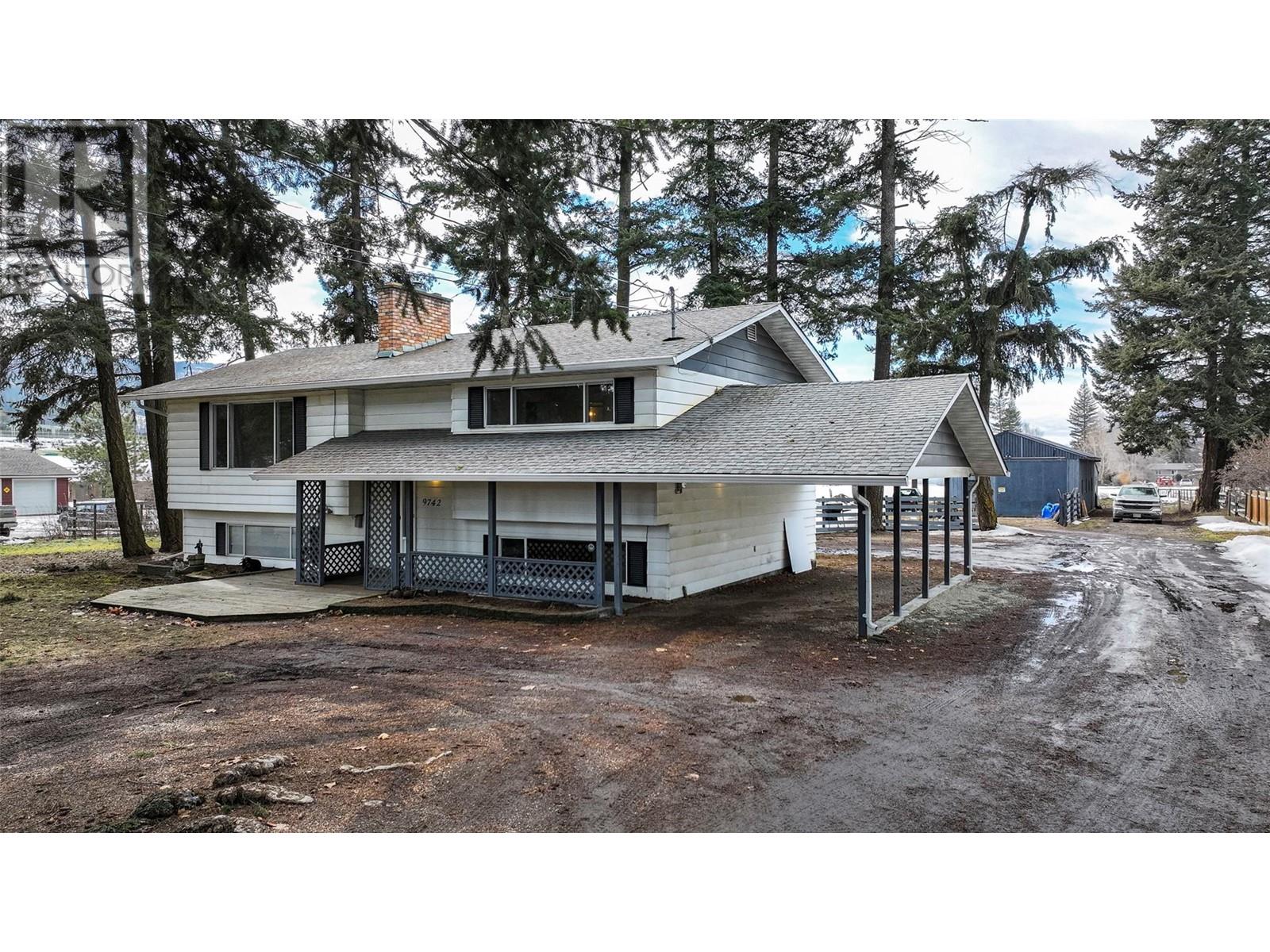 9742 Park Lane, Lavington, British Columbia  V1B 3E5 - Photo 2 - 10335184