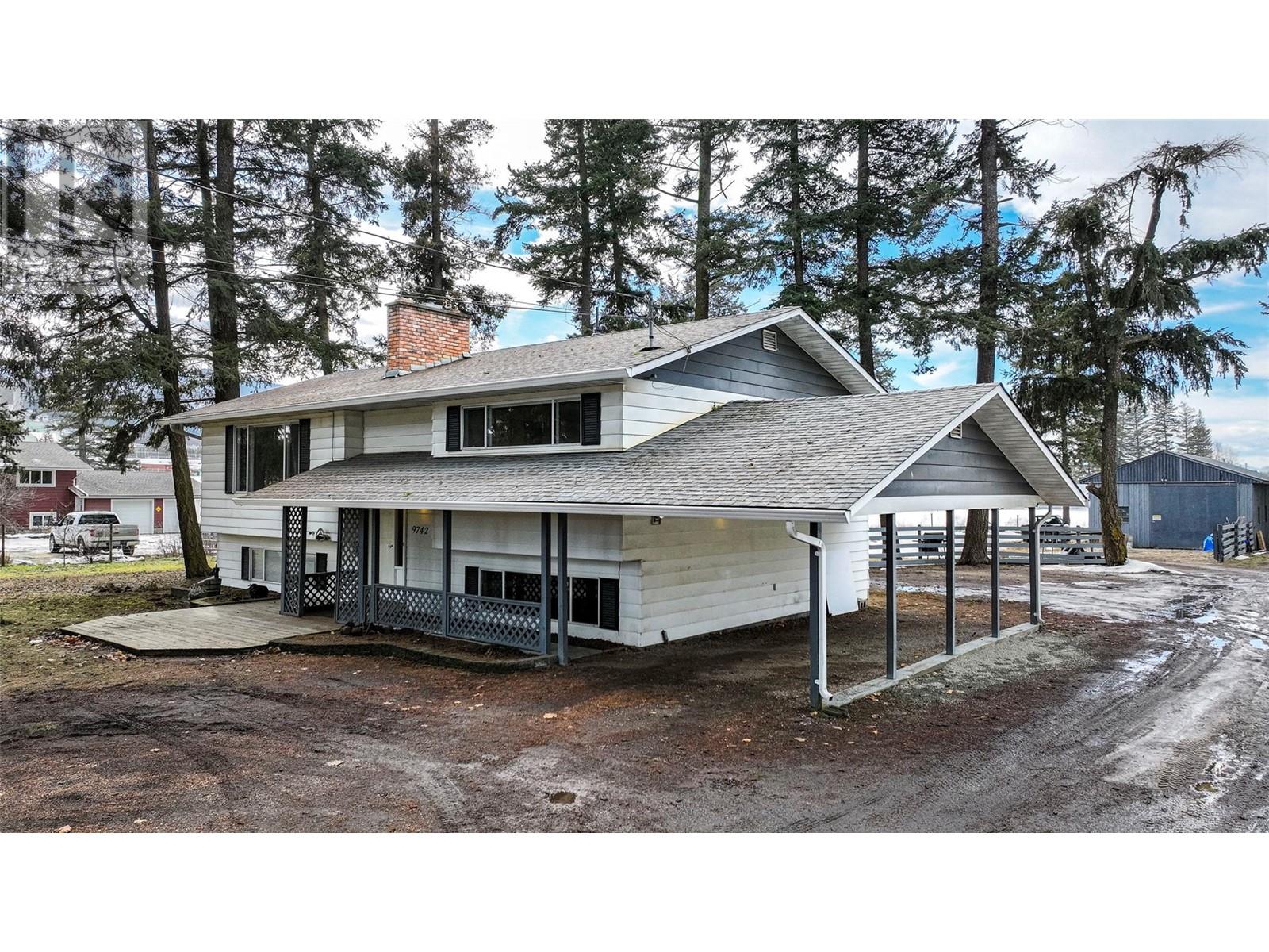 9742 Park Lane, Lavington, British Columbia  V1B 3E5 - Photo 3 - 10335184