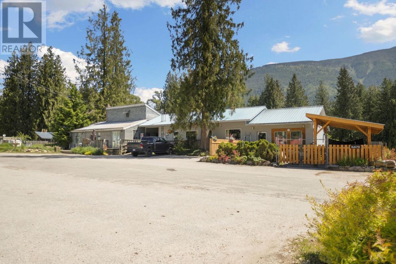 16070 3a Highway, Crawford Bay, British Columbia  V0B 1E0 - Photo 21 - 10337093