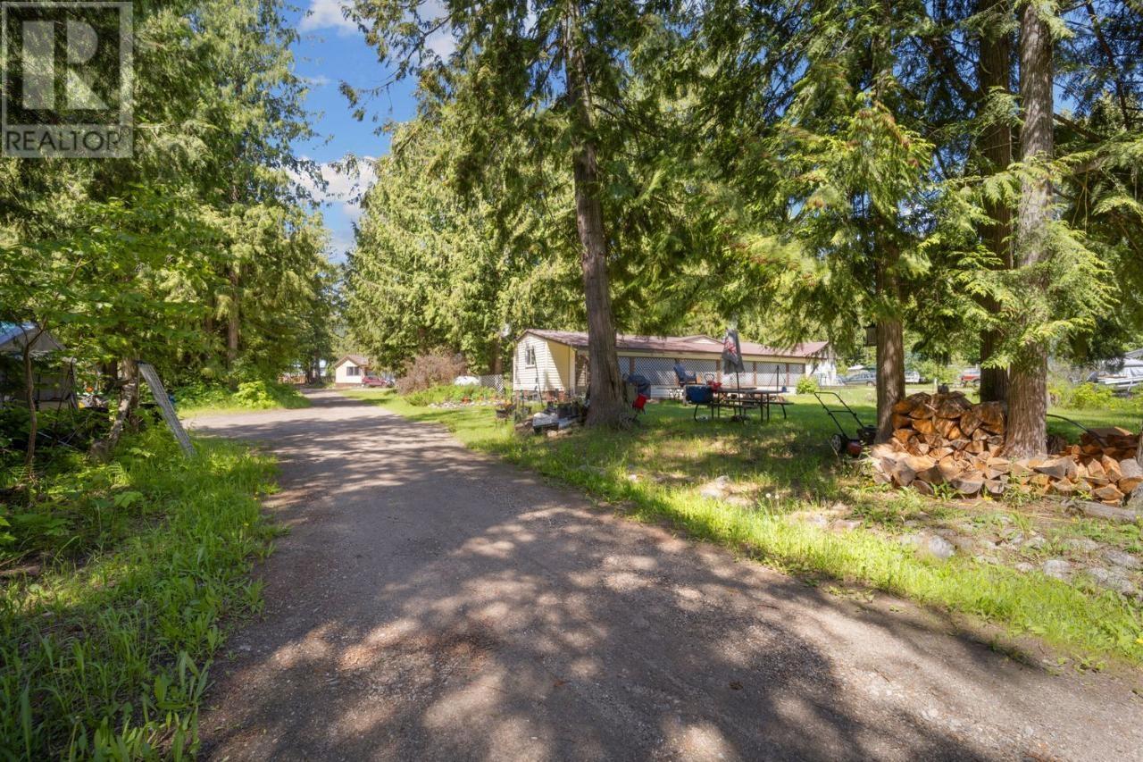16070 3a Highway, Crawford Bay, British Columbia  V0B 1E0 - Photo 12 - 10337093