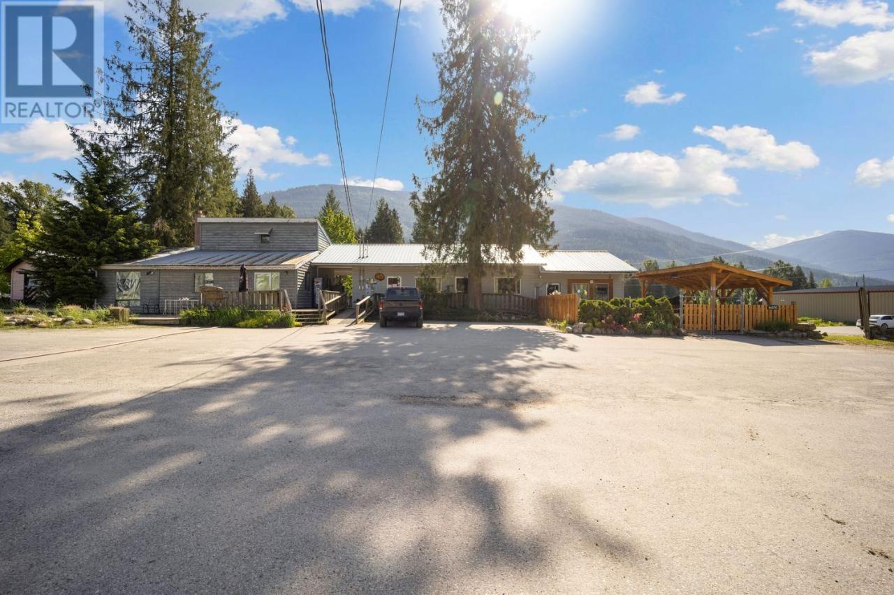 16070 3a Highway, Crawford Bay, British Columbia  V0B 1E0 - Photo 27 - 10337093