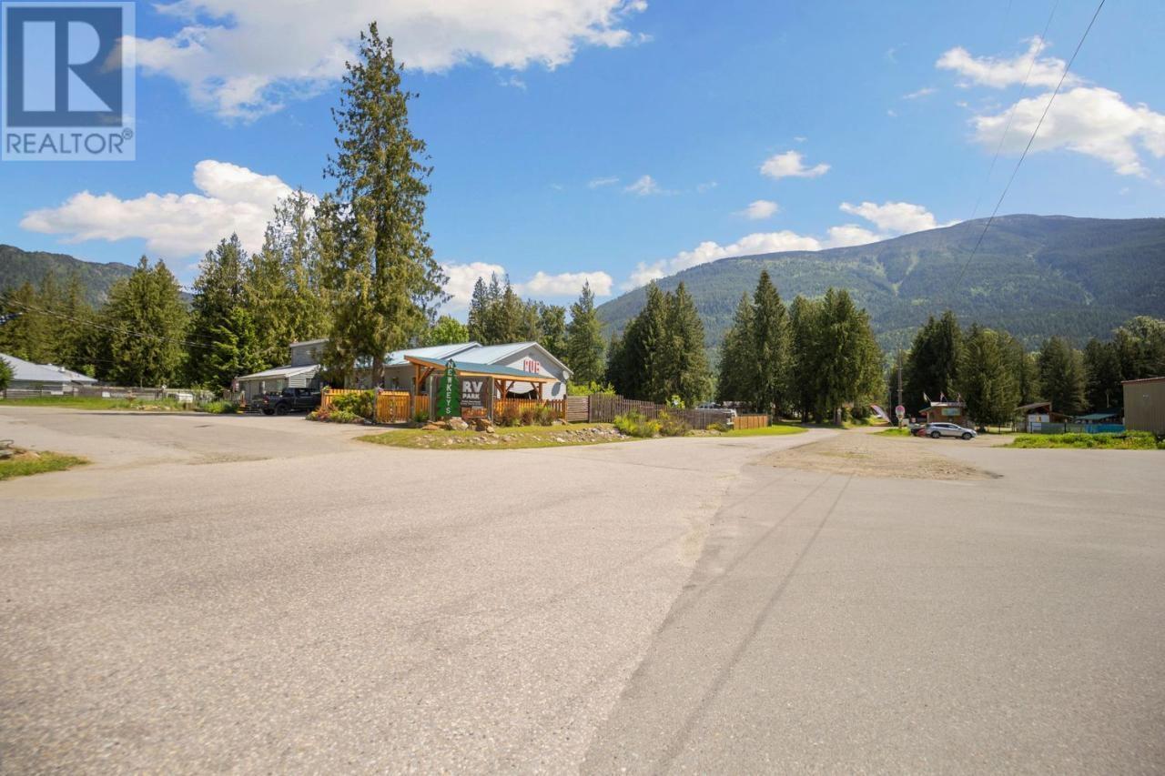 16070 3a Highway, Crawford Bay, British Columbia  V0B 1E0 - Photo 22 - 10337093