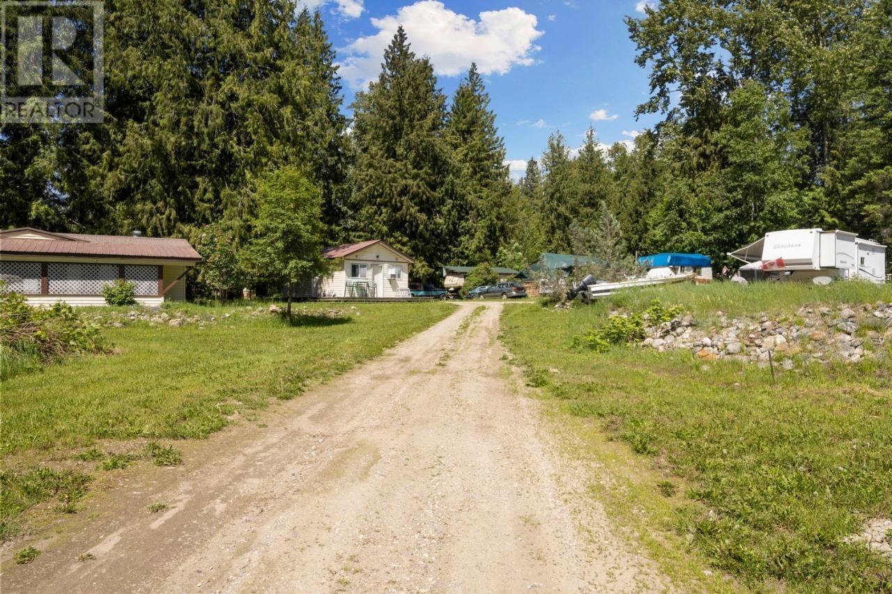 16070 3a Highway, Crawford Bay, British Columbia  V0B 1E0 - Photo 10 - 10337093