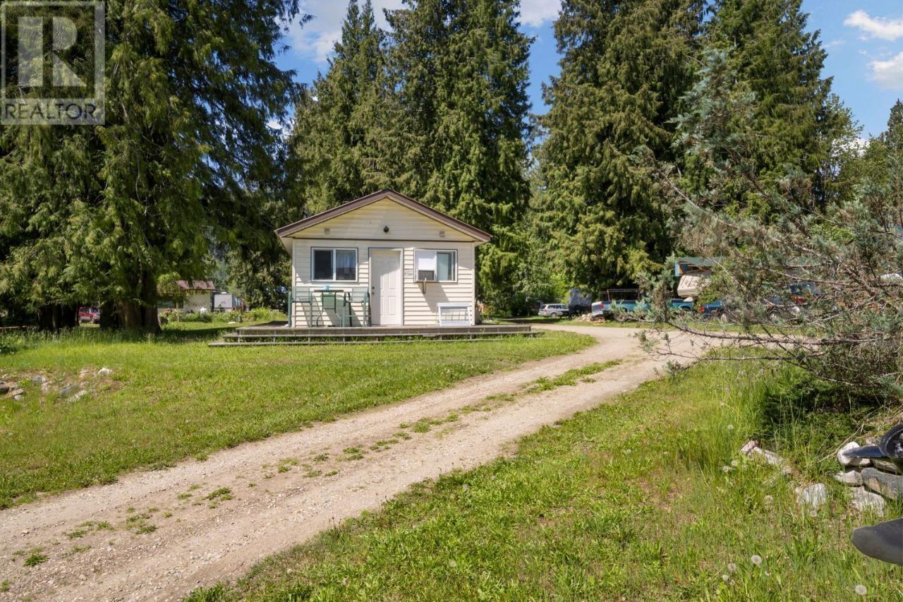 16070 3a Highway, Crawford Bay, British Columbia  V0B 1E0 - Photo 7 - 10337093