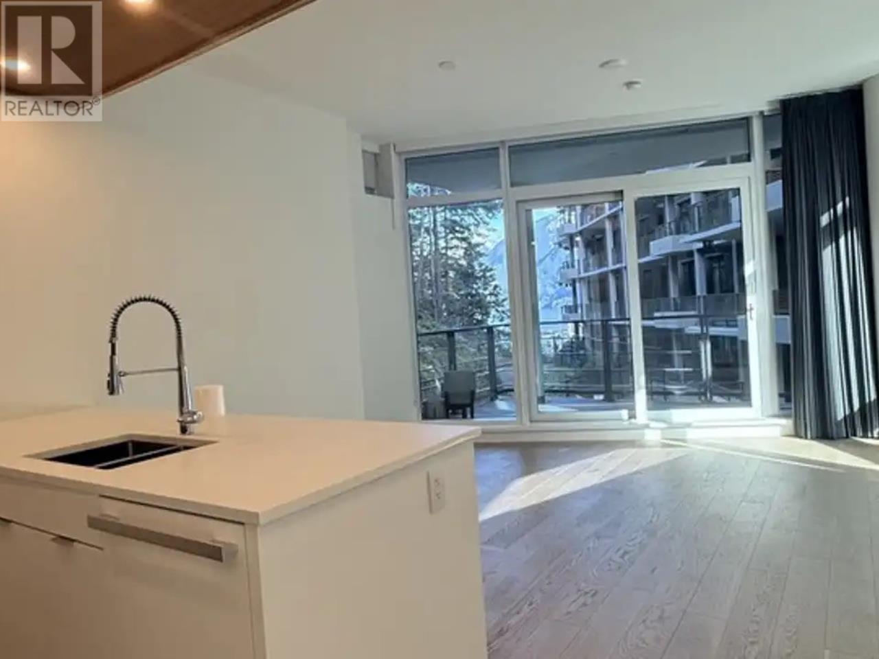 201 6699 Nelson Avenue, West Vancouver, British Columbia  V7W 2B2 - Photo 2 - R2963529