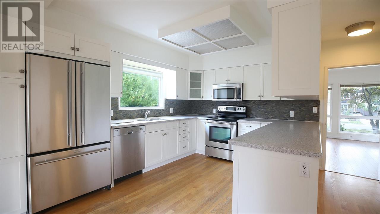 1461 Sherlock Avenue, Burnaby, British Columbia  V5A 2M9 - Photo 4 - R2971141