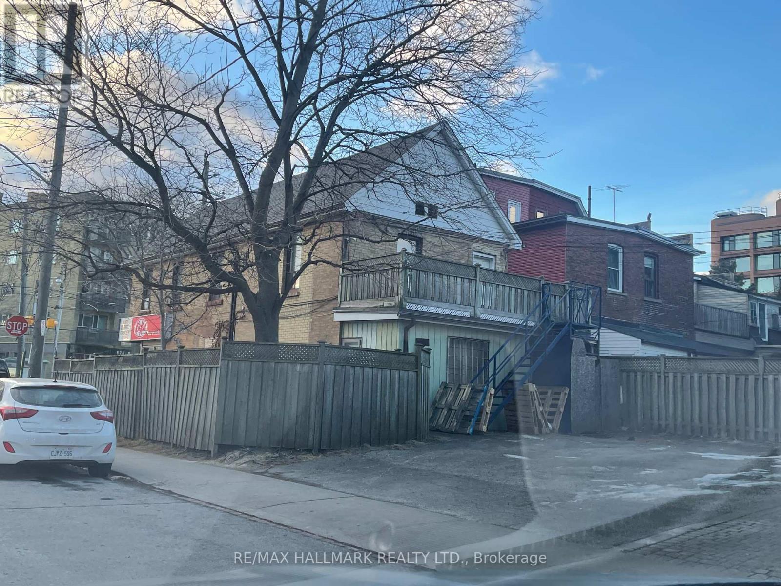675 Broadview Avenue, Toronto, Ontario  M4K 2P4 - Photo 2 - E11994460