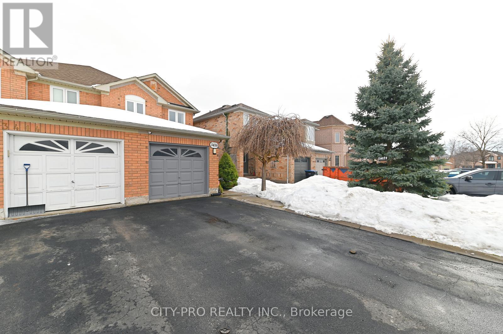 3416 Spirea Terrace, Mississauga, Ontario  L5N 7N4 - Photo 2 - W11988906