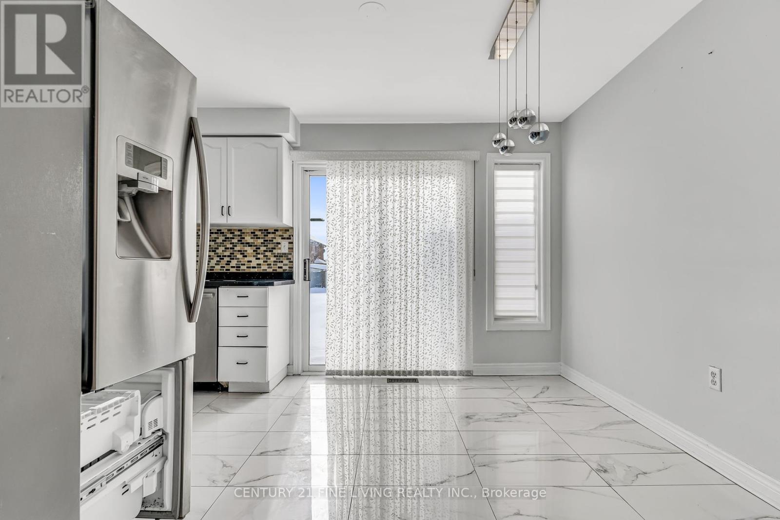 53 Pressed Brick Drive, Brampton, Ontario  L6V 4K3 - Photo 8 - W11994297