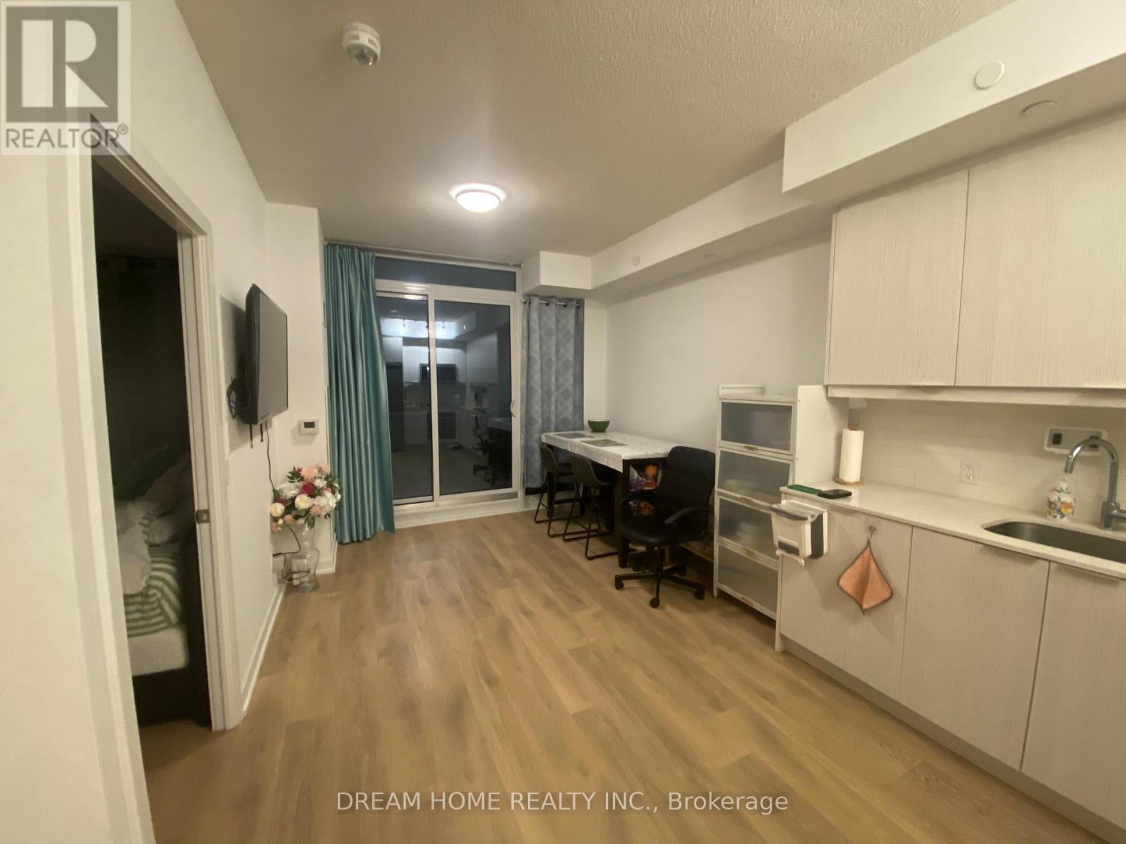 Property at 609 - 32 FOREST MANOR ROAD image 3