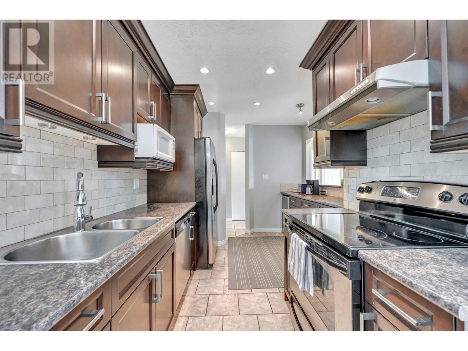 308 1155 Ross Road, North Vancouver, British Columbia  V7K 1C6 - Photo 2 - R2971684