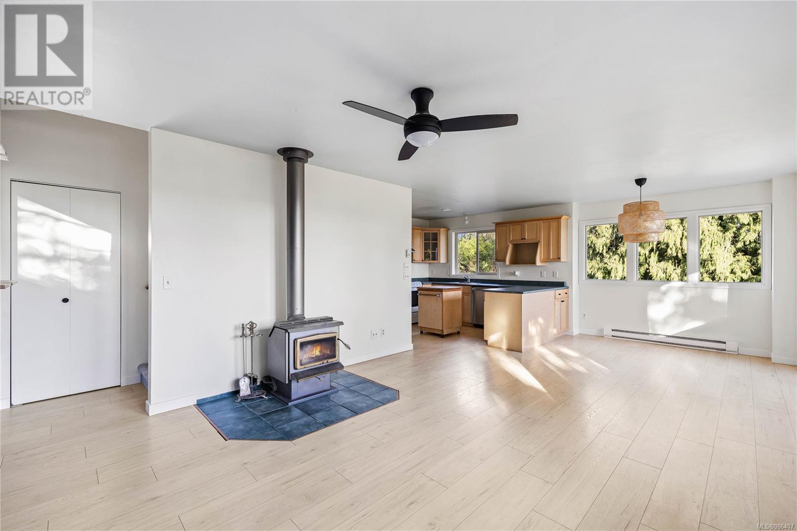 Property at 150 Main St image 5