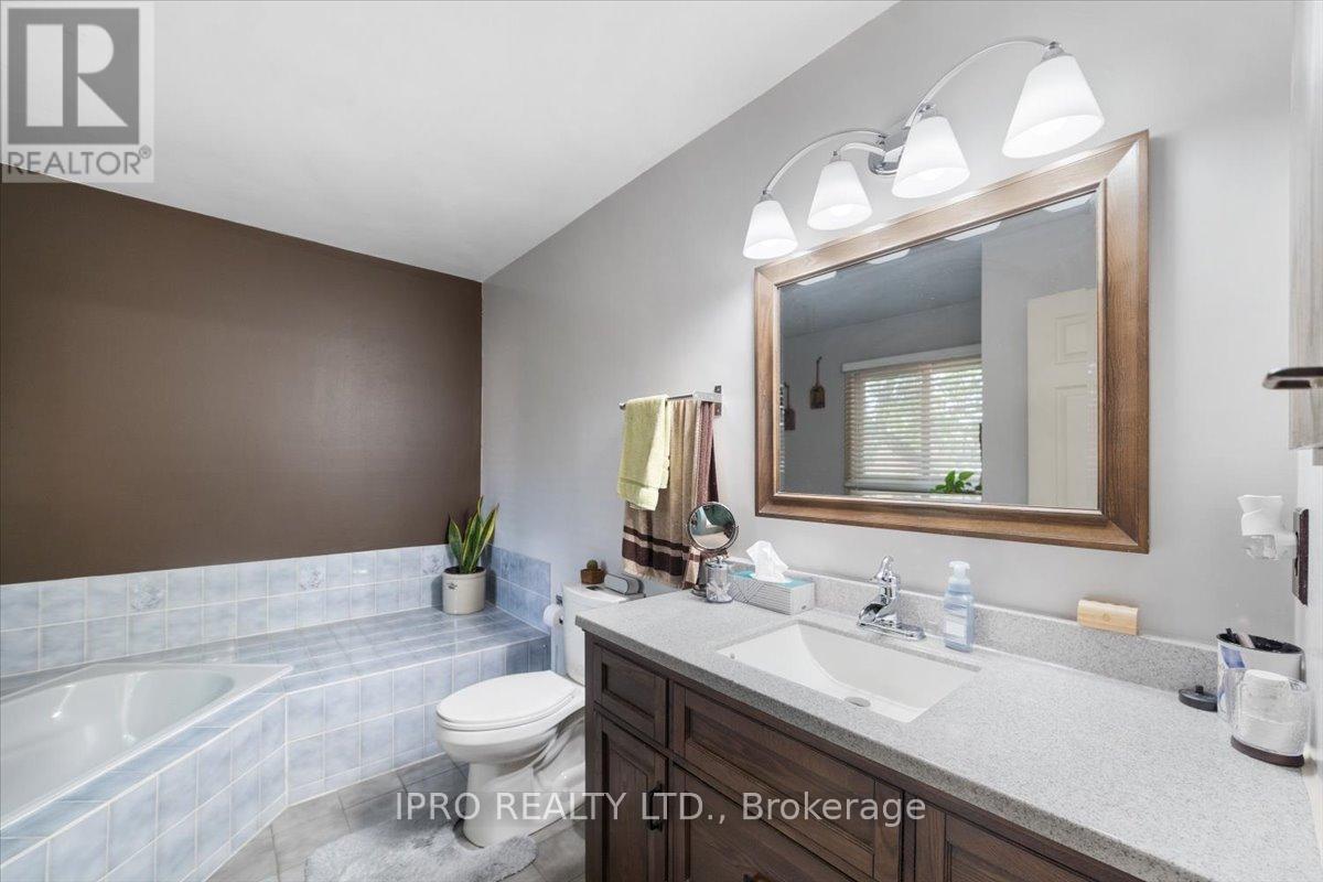 77 Lord Simcoe Drive, Brampton, Ontario  L6S 5H1 - Photo 23 - W11994523