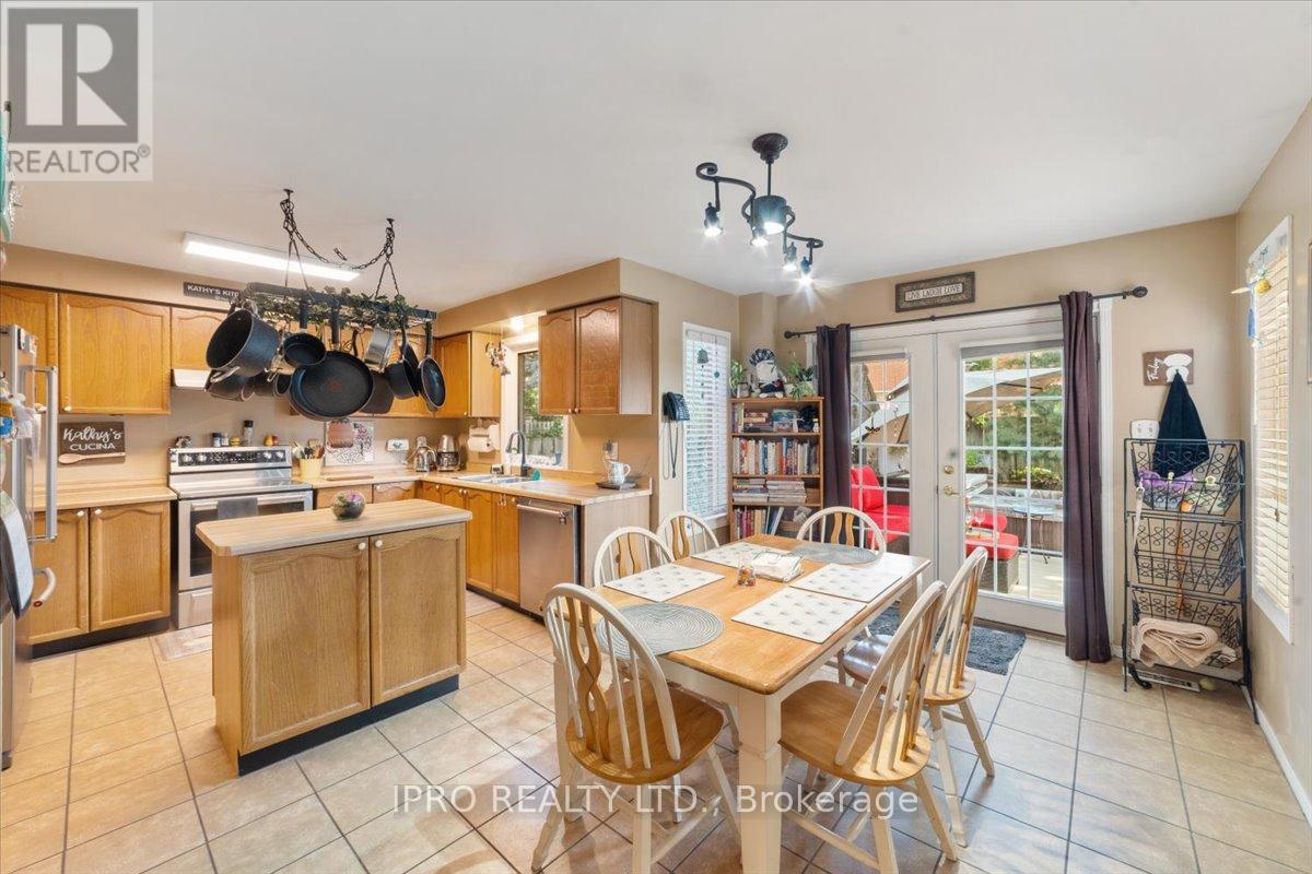 77 Lord Simcoe Drive, Brampton, Ontario  L6S 5H1 - Photo 8 - W11994523
