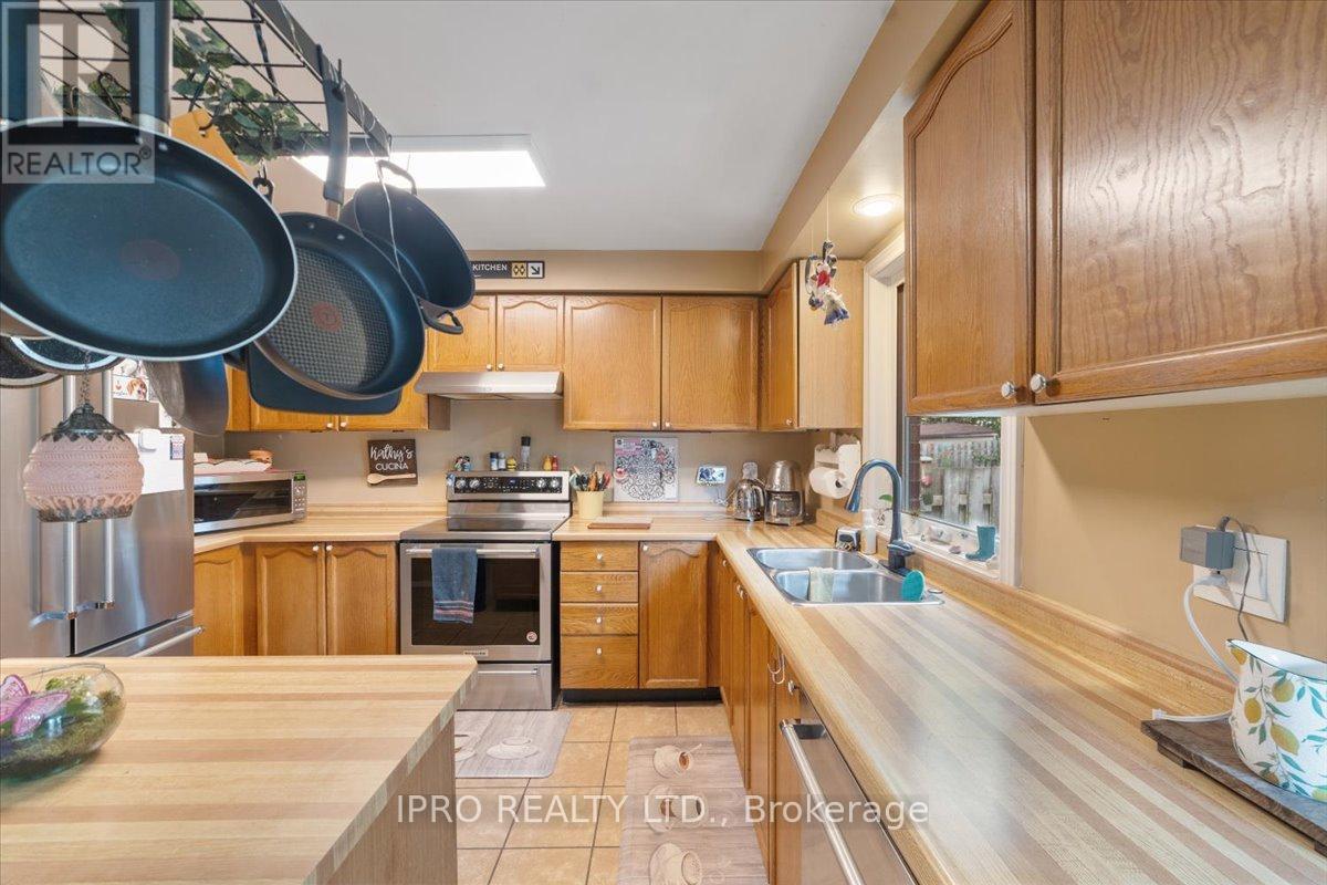 77 Lord Simcoe Drive, Brampton, Ontario  L6S 5H1 - Photo 9 - W11994523