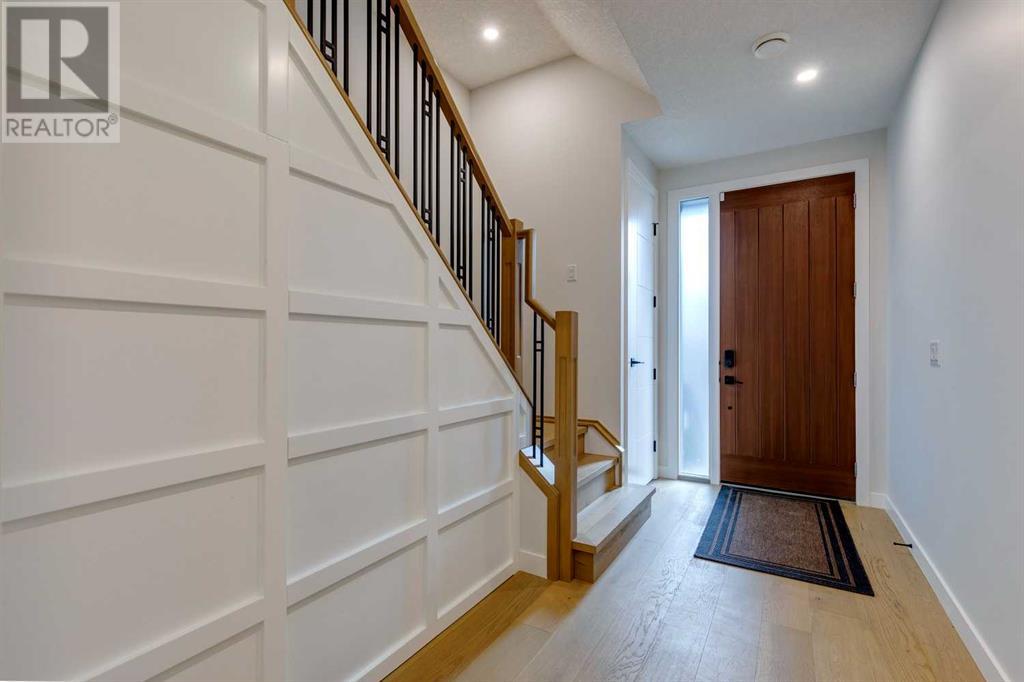 Property at 941 38 Street SW image 2