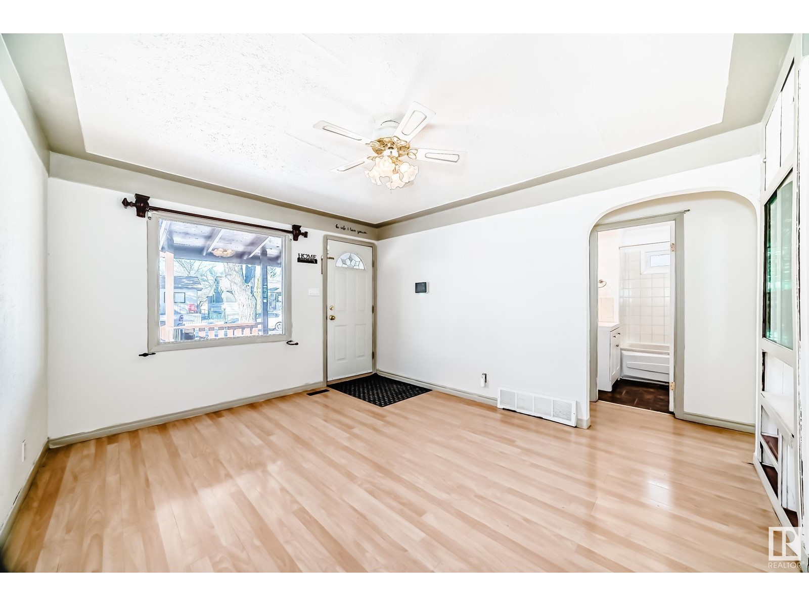 Property at 12241 95 ST NW image 4
