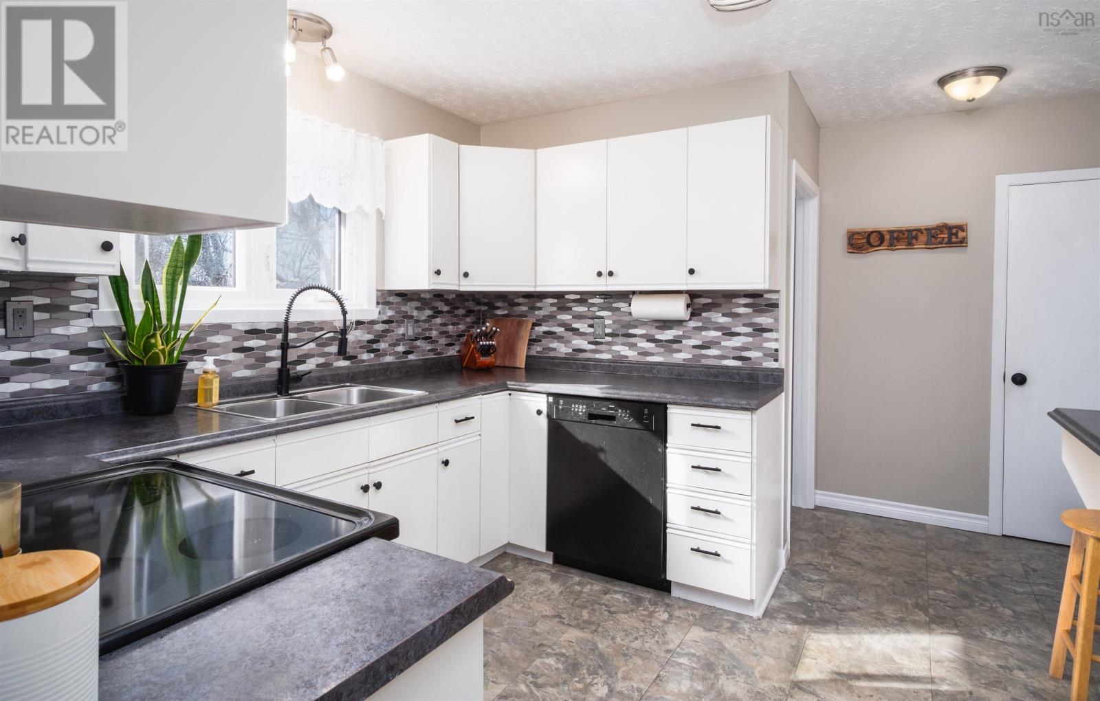 27 Summit Drive, Port Hawkesbury, Nova Scotia  B9A 3A1 - Photo 13 - 202503417