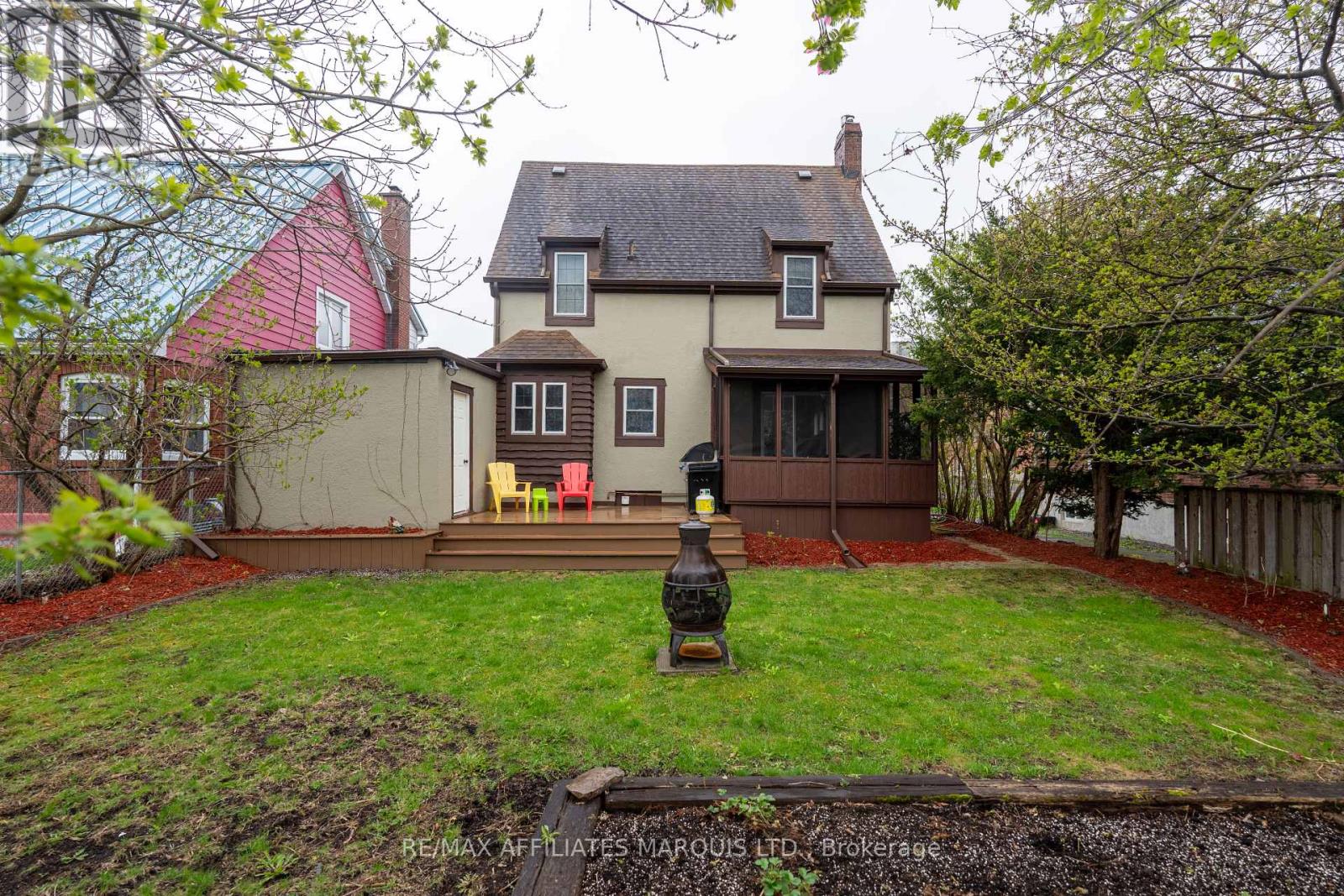 Property at 9 OLD ORCHARD AVENUE image 3