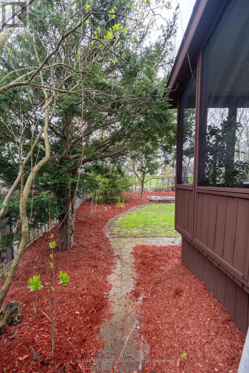 Property at 9 OLD ORCHARD AVENUE image 4