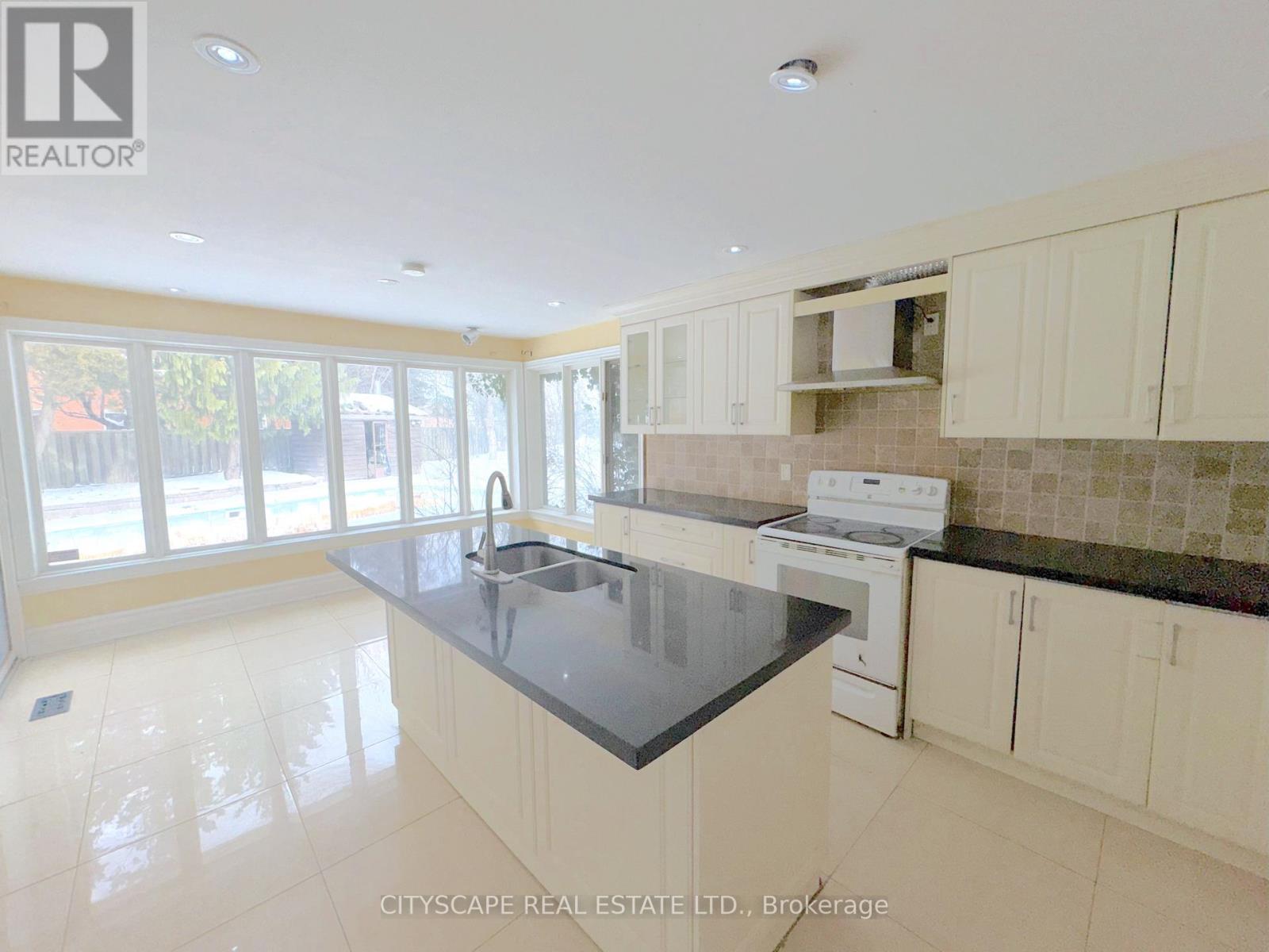 22 Nottingham Crescent, Brampton (Westgate), Ontario  L6S 4G4 - Photo 8 - W11994627