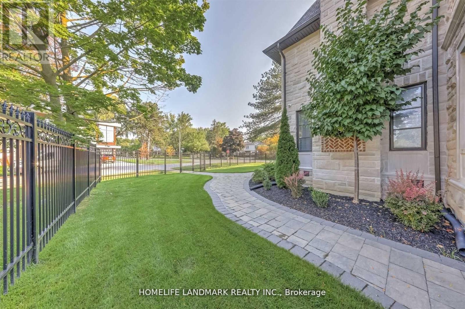 Property at 21 HAMMOK CRESCENT image 3