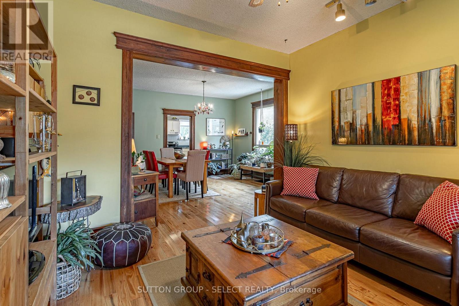 Photo 11 of 33 for 793 Lorne Avenue