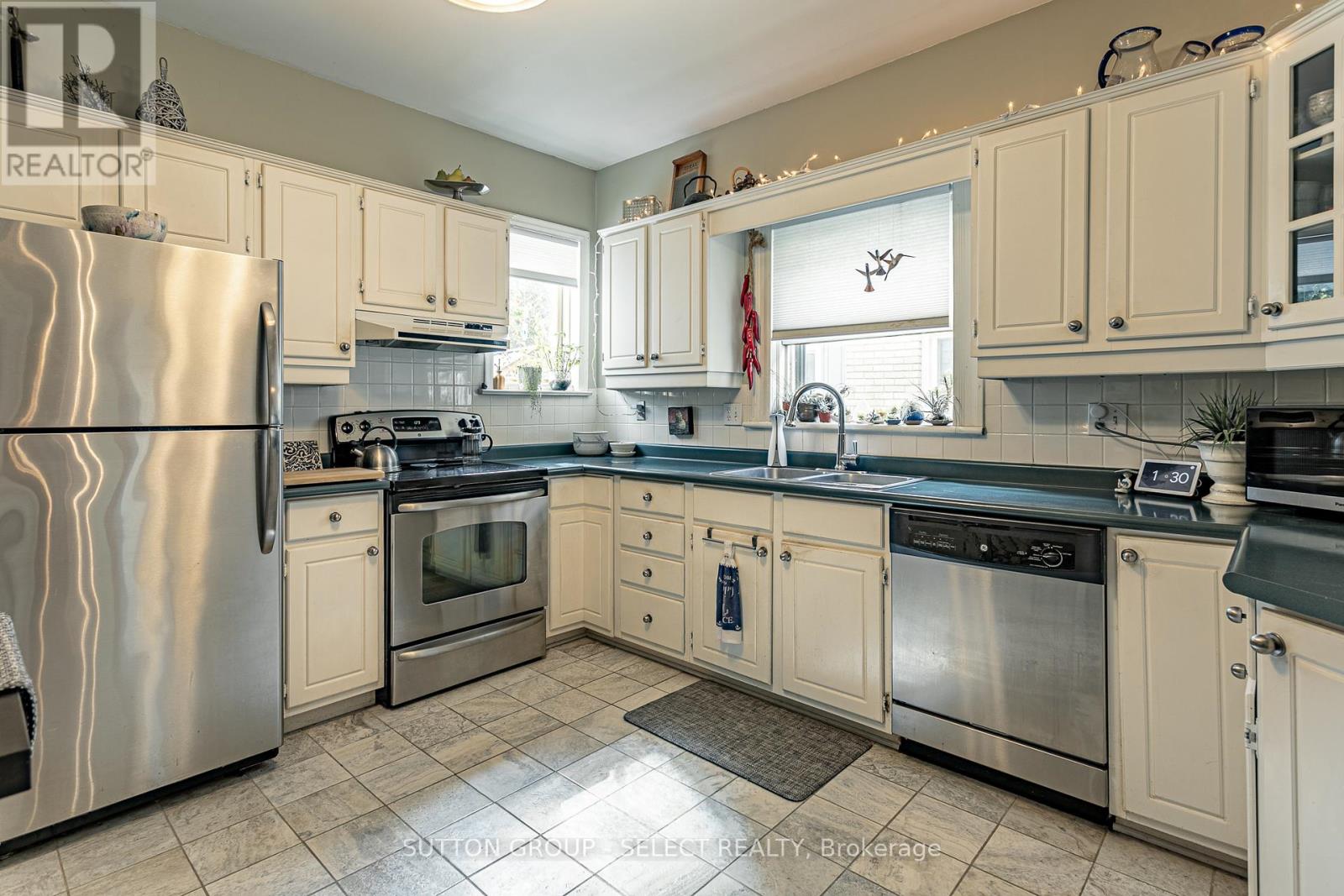 Photo 12 of 33 for 793 Lorne Avenue