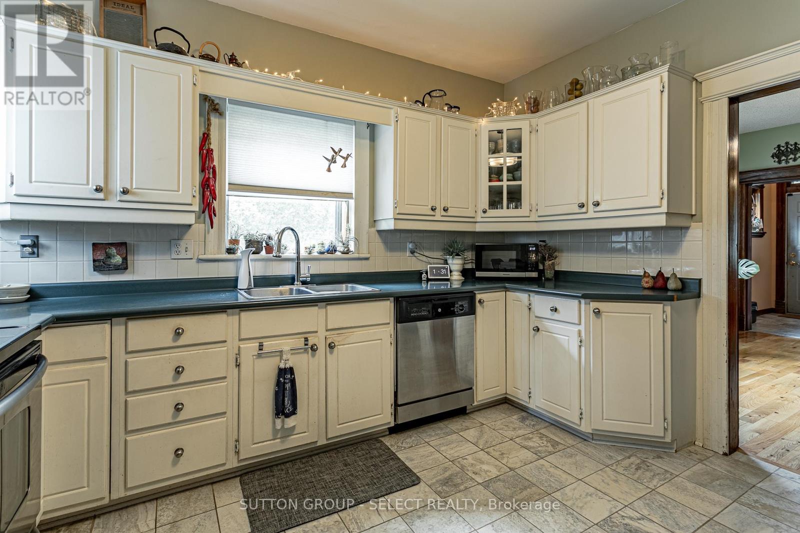 Photo 16 of 33 for 793 Lorne Avenue