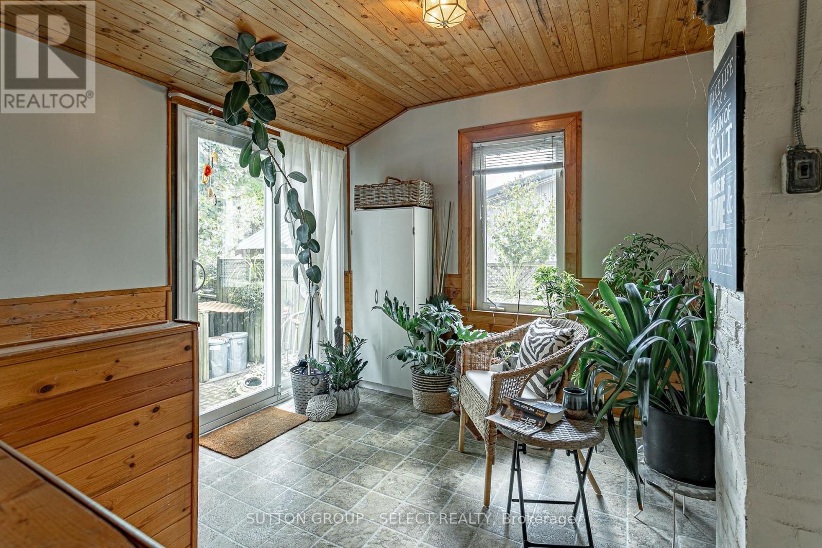 Photo 17 of 33 for 793 Lorne Avenue