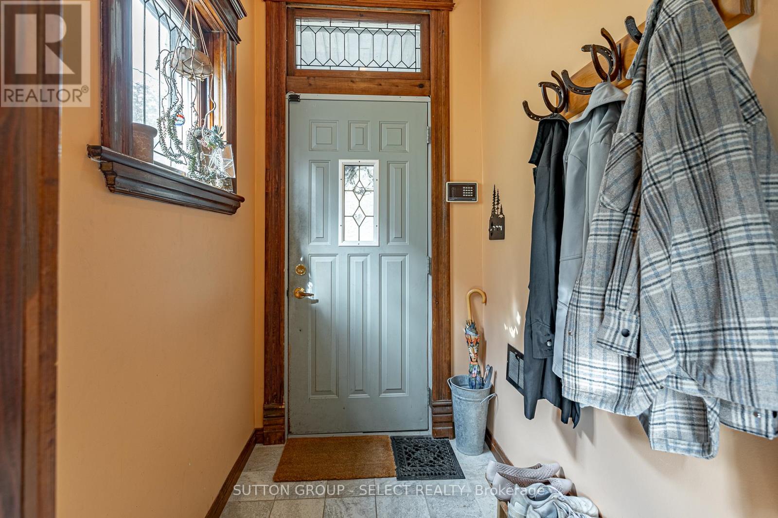 Photo 5 of 33 for 793 Lorne Avenue