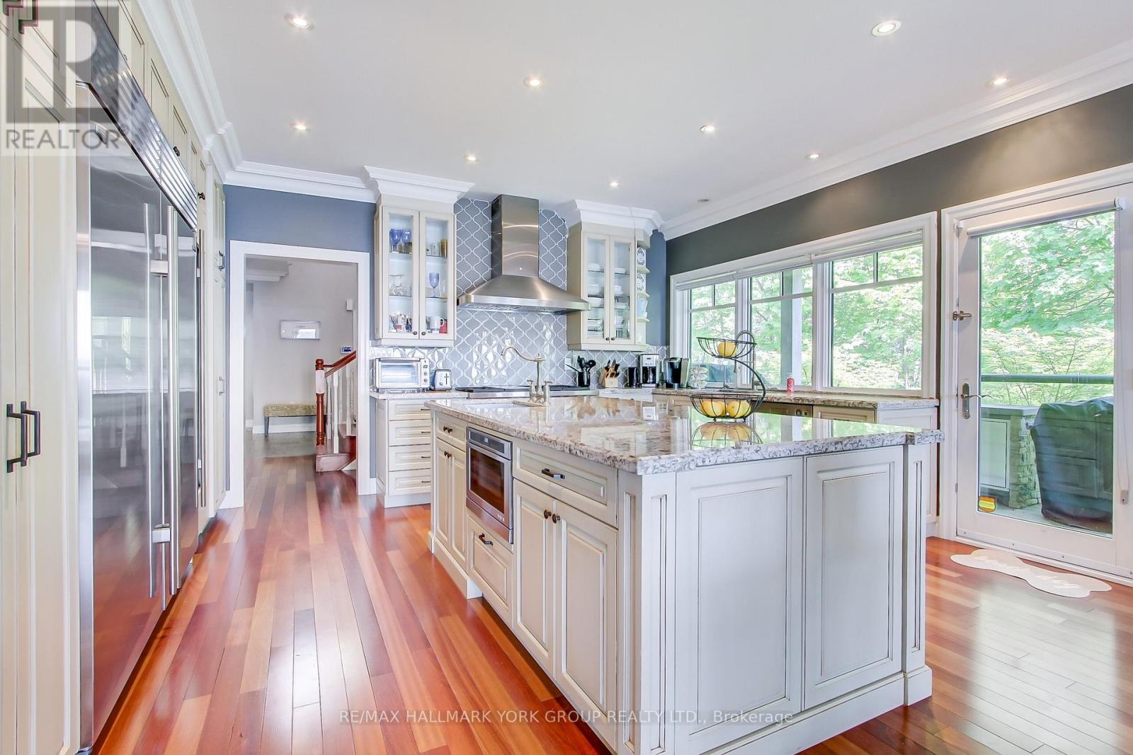 Property at 777 LAKELANDS AVENUE image 5