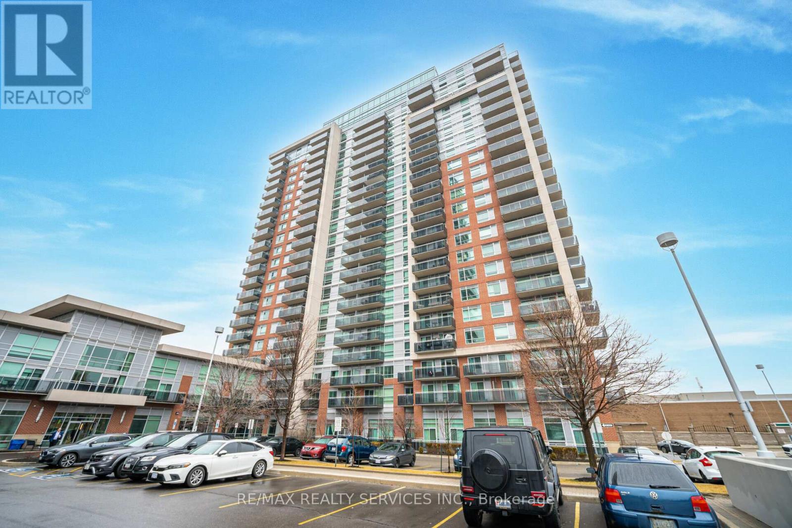 Property at 2009 - 215 QUEEN STREET E image 1