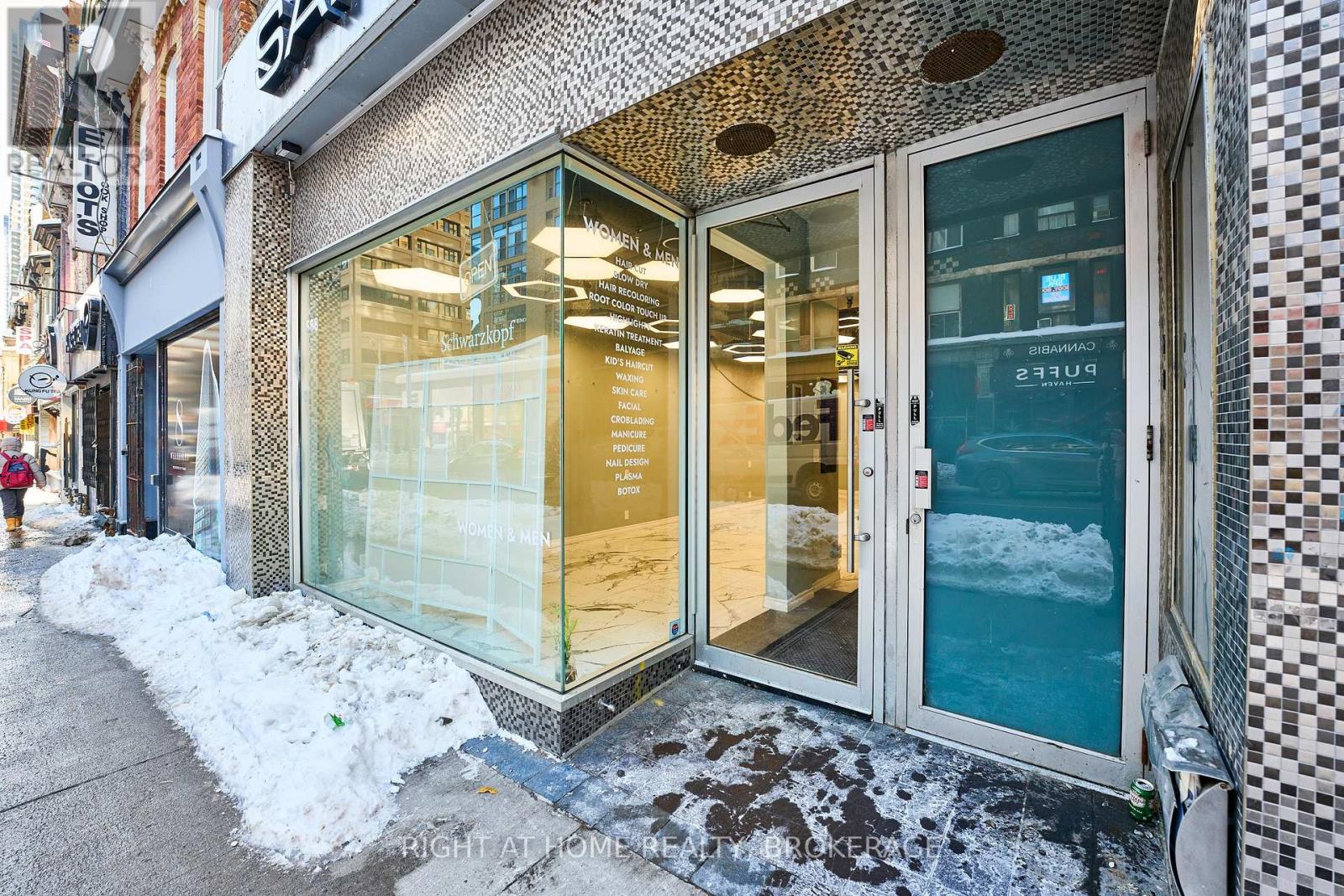 588 Yonge Street, Toronto, Ontario  M4Y 1Z3 - Photo 2 - C11993115